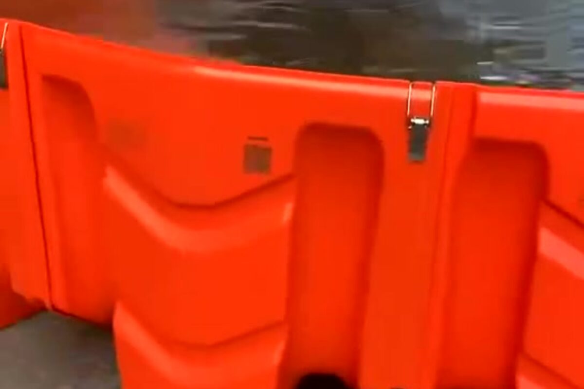 Connected modular flood barrier during a water test